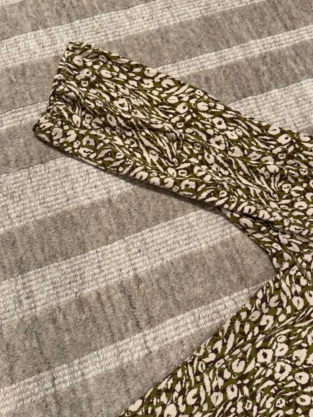 Garnet Hill Olive and Cream Floral V-Neck Short Sleeve Top